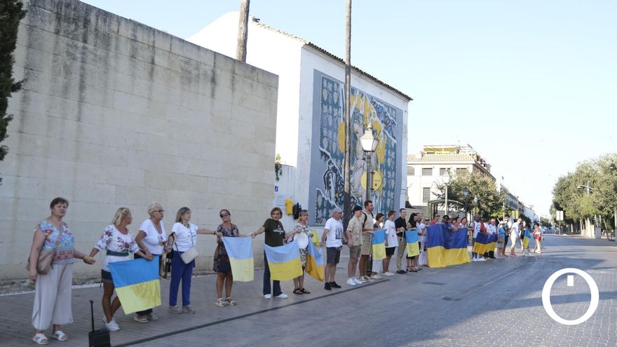Cadena humana de ucranianos por el Día de la independencia de Ucrania y agradecimiento a Córdoba