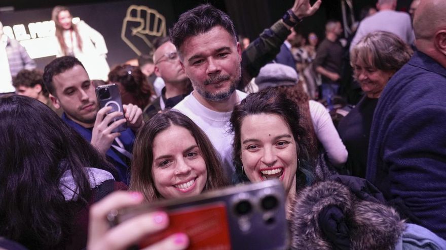 El público de Rufián y Delgado pide a la izquierda que se una: "Me ilusiona que se junten para frenar al PP y a Vox"