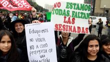Concentración "Por mujeres libres de violencia", en contra de la violencia machista, en Lima (Perú).