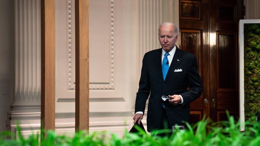 El presidente de EE.UU., Joe Biden, se dispone a participar, este 23 de abril de 2021, en la Cumbre del Clima desde la Casa Blanca, en Washington. EFE/Anna Moneymaker