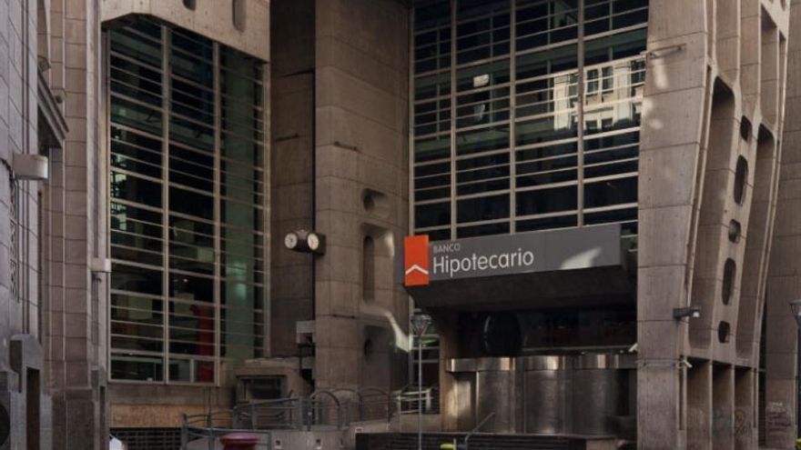 La Bancaria convocó a un paro en el Banco Central y el Banco Hipotecario contra cierres y despidos