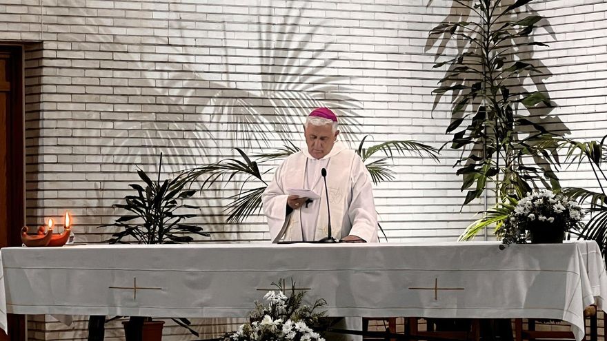 El obispo de Cádiz y sus polémicas por despidos, desahucios y operaciones inmobiliarias: "Vive lejos de la problemática de los fieles"