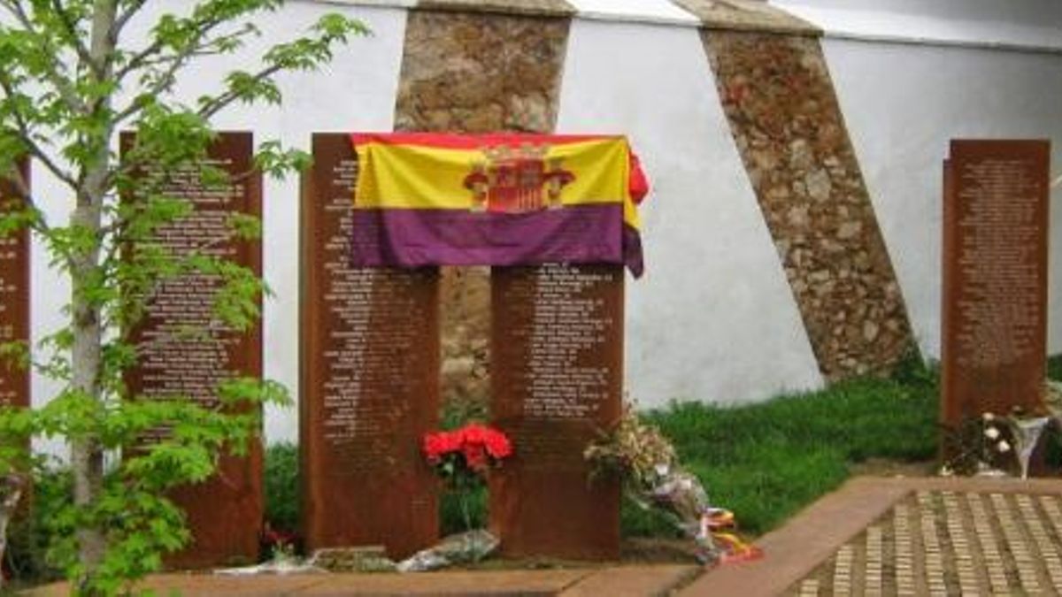 La Diputación buscará en el cementerio de Cáceres a más de 300 víctimas de la represión franquista