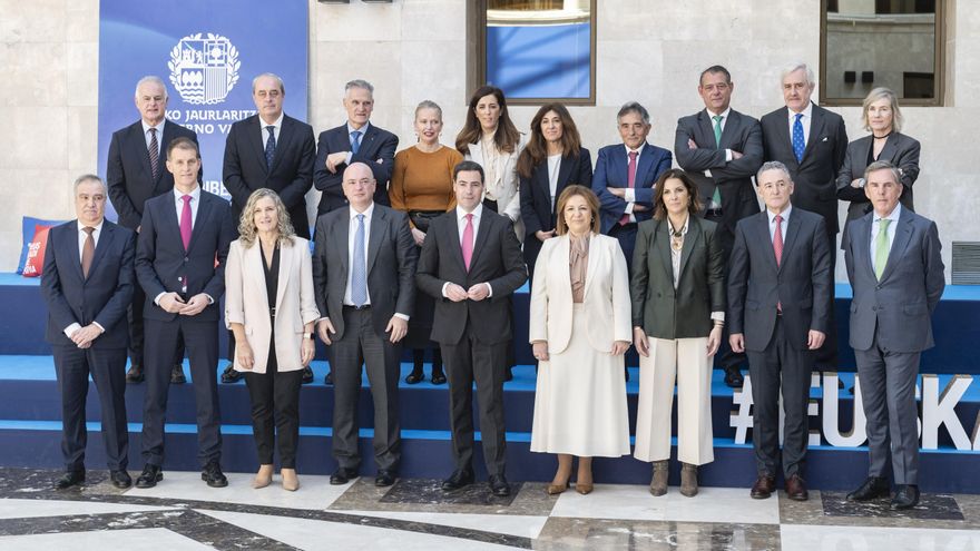 El lehendakari se ve con la patronal Confebask antes de sentarse con ELA y LAB