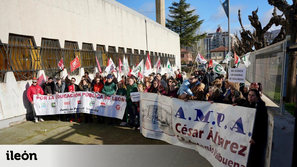 Decenas de padres y docentes del colegio Antonio Valbuena protestan en ...
