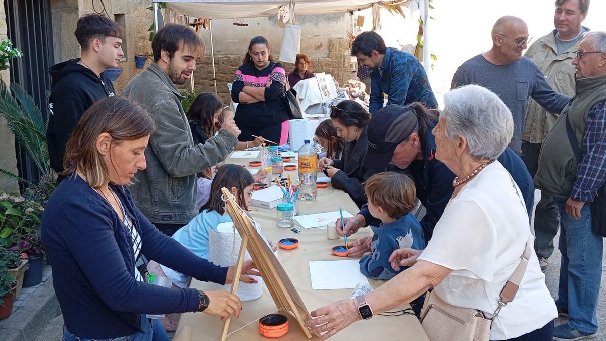 Participantes en uno de los talleres de bienestar intergeneracional