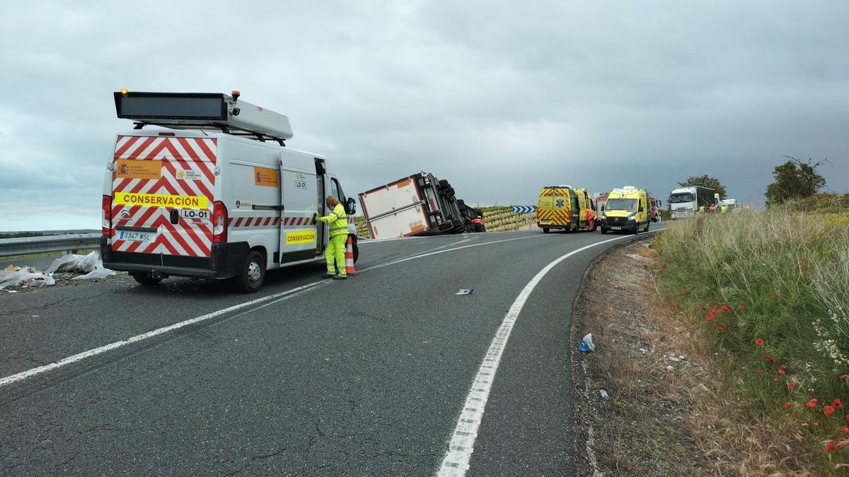 Colisión frontal de dos camiones en la N-232 en La Rioja