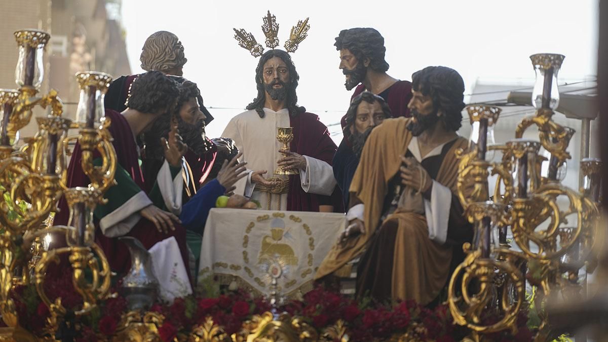 La procesión de la Hermandad de la Cena, en imágenes