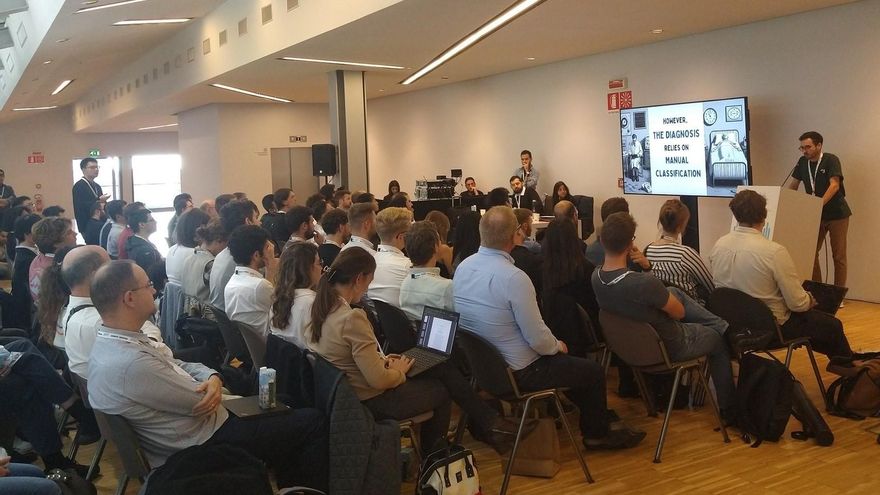 Dos investigadores de Zaragoza trabajan en unas gafas con IA para ayudar a personas con problemas de visión