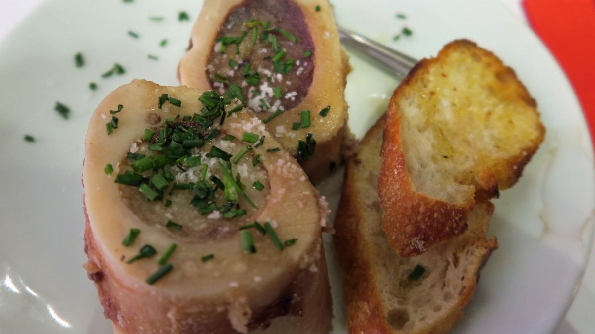 Tuétano. Uno de los puntos fuertes de los buillons es poder probar los platos más tradicionales de la gastronomía francesa a buenos precios.