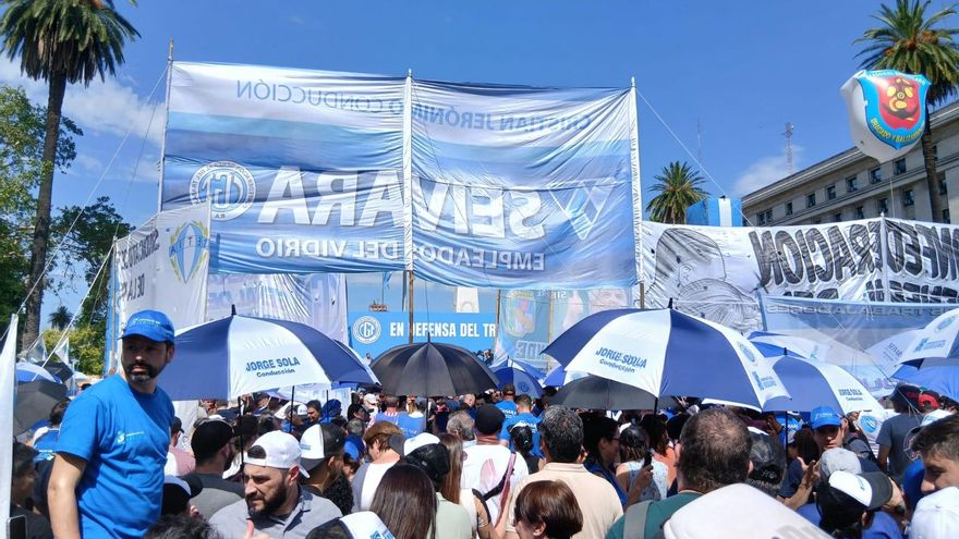 Una multitud sale a la calle contra la reforma laboral de Milei: "Es la destrucción de las conquistas del movimiento obrero"