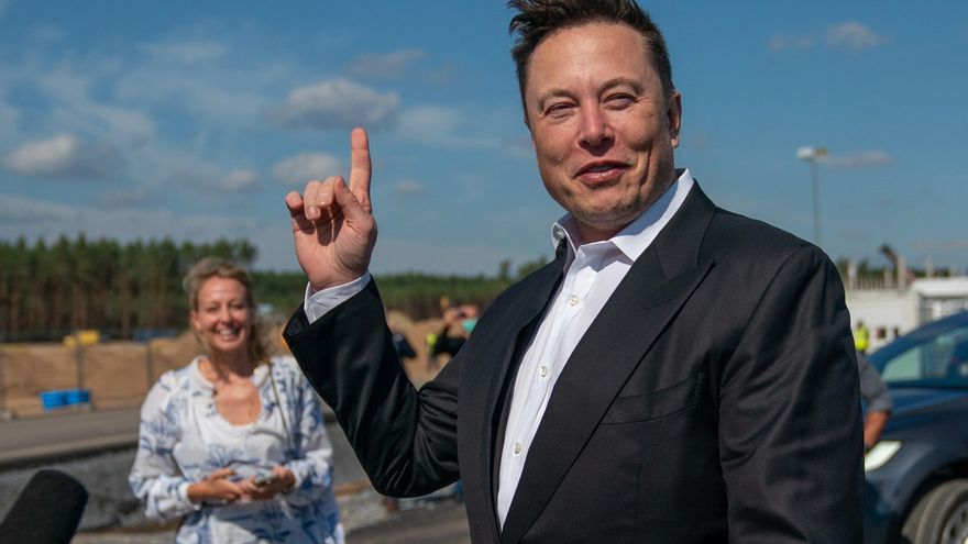 Elon Musk pagó 250.000 dólares para silenciar a una azafata de su empresa que le denunció por acoso