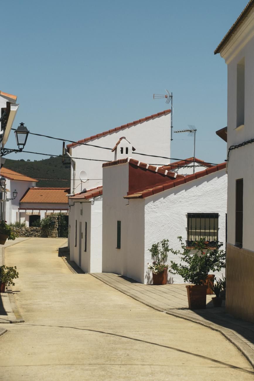 Una de las calles del pueblo sevillano.