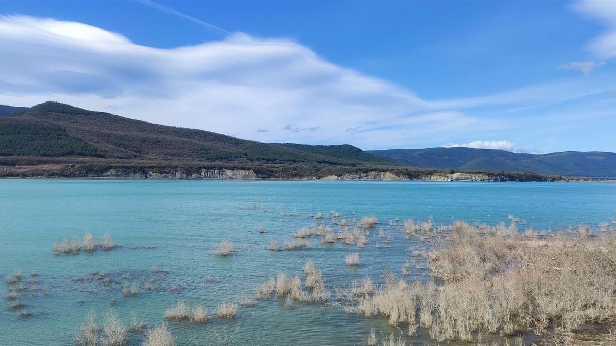 La Guardia Civil investiga el hallazgo de restos humanos en el embalse de Yesa