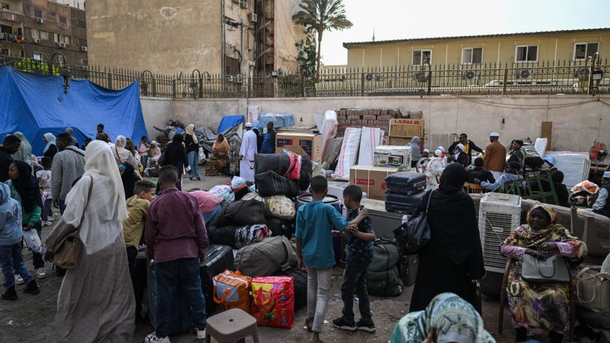"No es alentador, pero hay que volver": el amargo regreso de sudaneses en Egipto a su país
