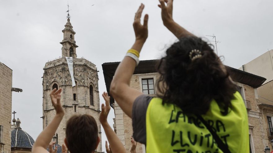 Los docentes valencianos rechazan masivamente el "acuerdo global" con Educación pero votan suspender la huelga indefinida