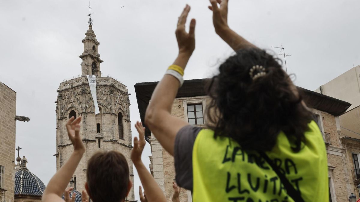 Los docentes valencianos rechazan masivamente el "acuerdo global" con Educación pero votan suspender la huelga indefinida