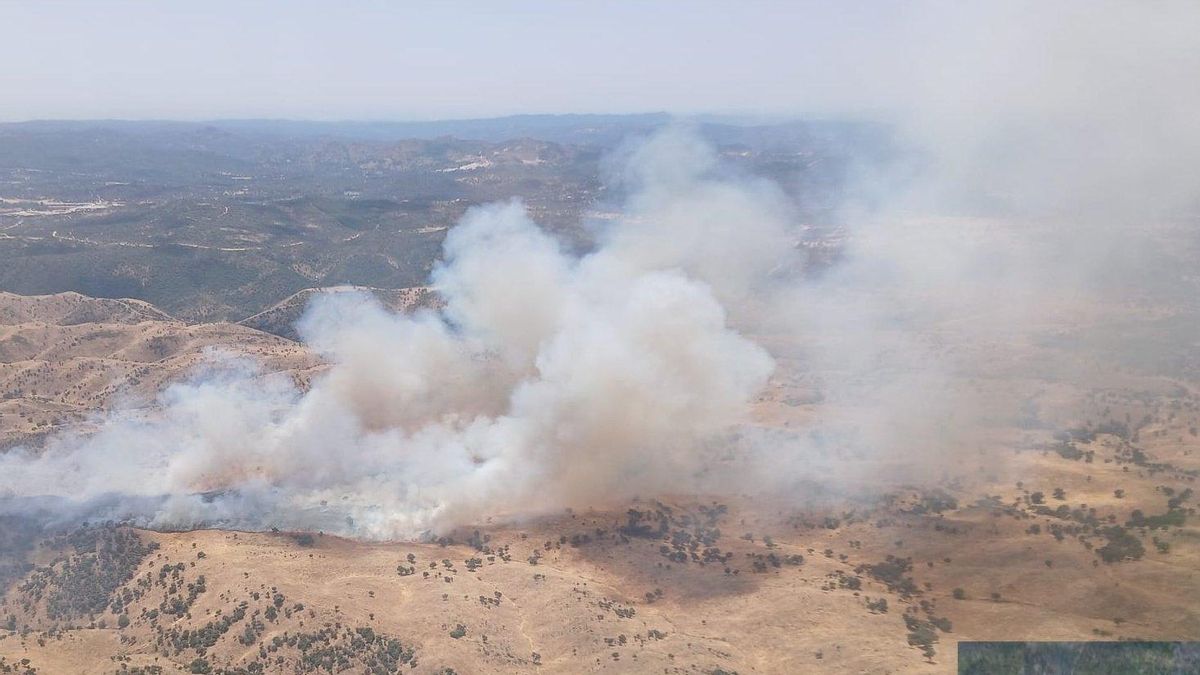 Incendio en el campo de tiro de la base militar de Cerro Muriano