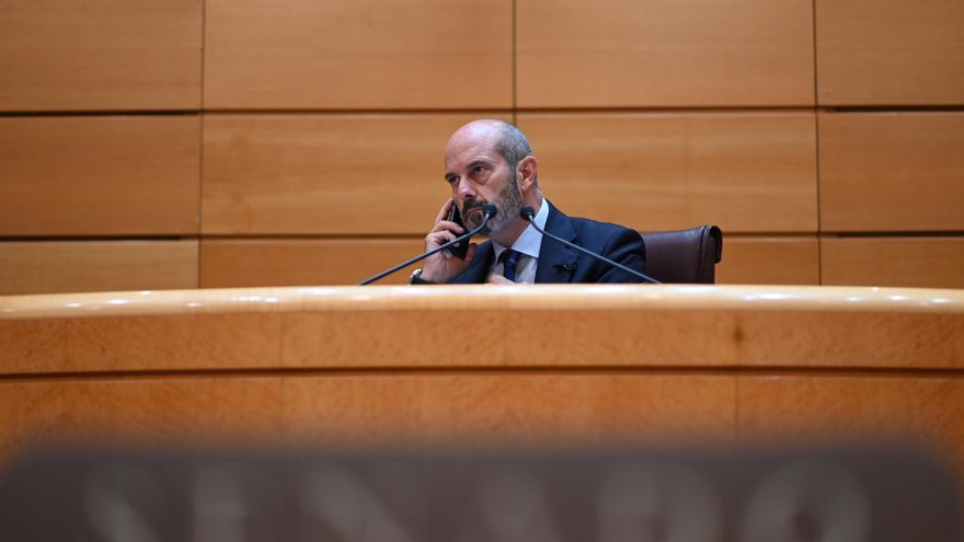 El presidente del Senado, Pedro Rollán, durante una sesión extraordinaria.