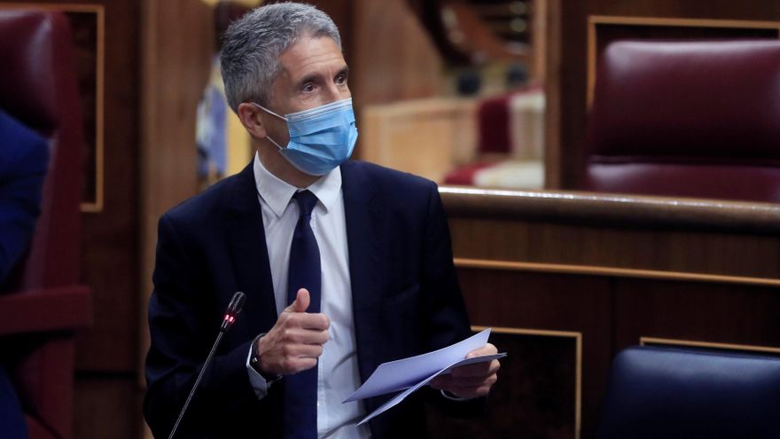 El ministro del Interior, Fernando Grande Marlaska, durante su intervención en la sesión de control al Ejecutivo de este miércoles en el Congreso. EFE/ Fernando Alvarado