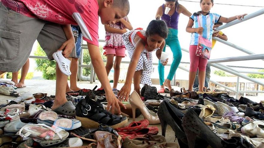 La solidaridad mitiga en la frontera las penas de los deportados de Venezuela
