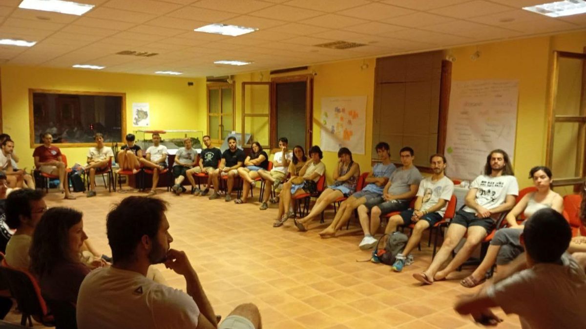 Una de las asambleas de los ecolojóvenes en Ruesta