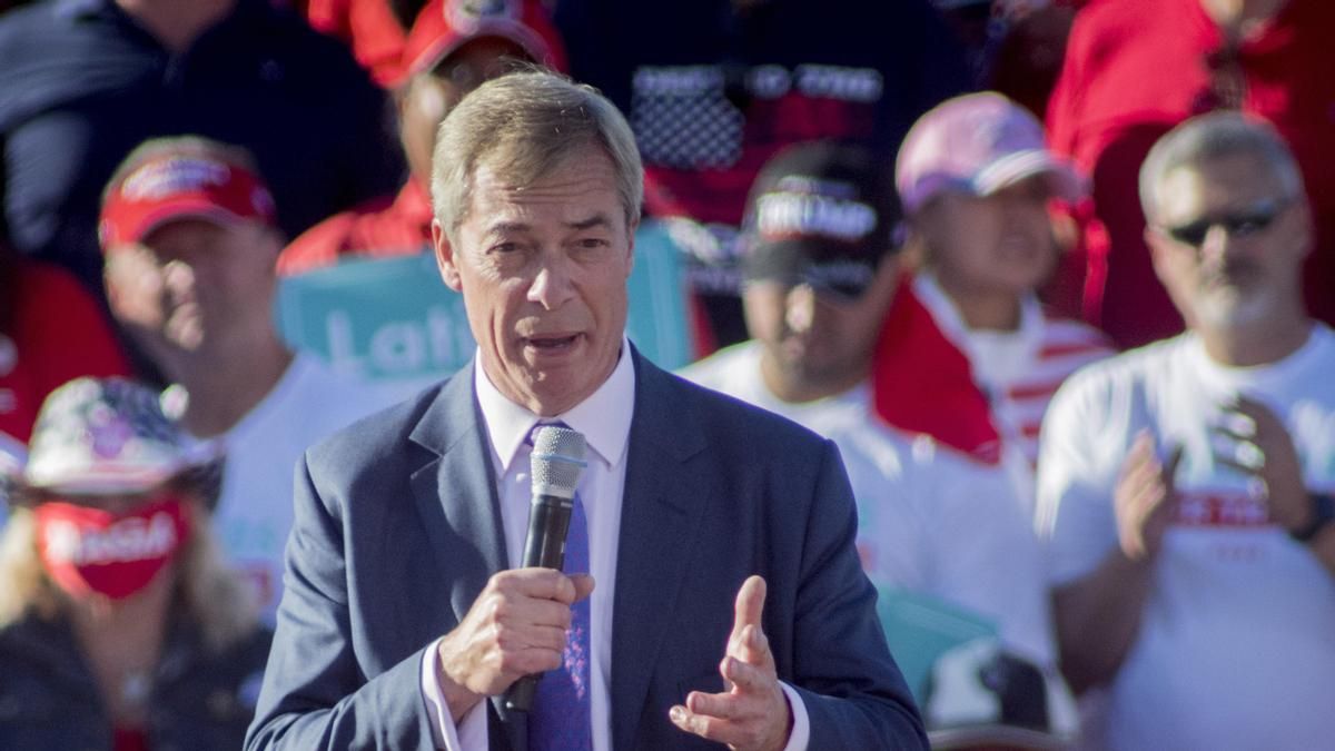 El ultra Farage dimite como diputado por un caso de corrupción, pero volverá a presentarse a su escaño