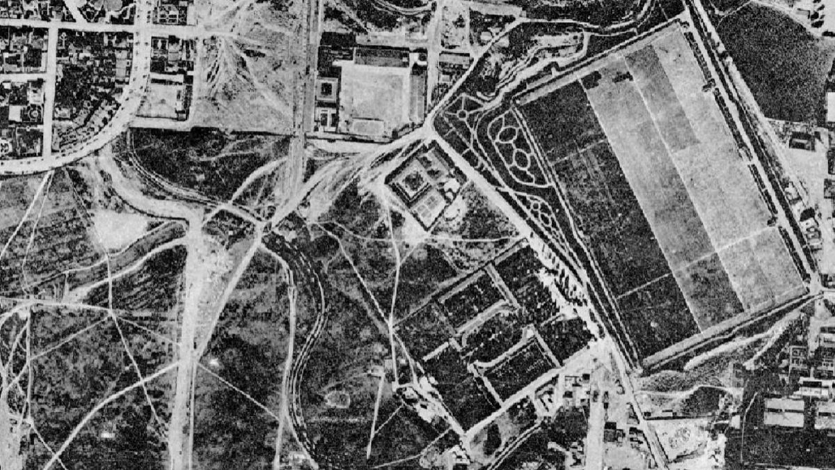 Vista de una foto aérea de la zona en 1929, con el Tercer Depósito a la derecha y el cuartel arriba