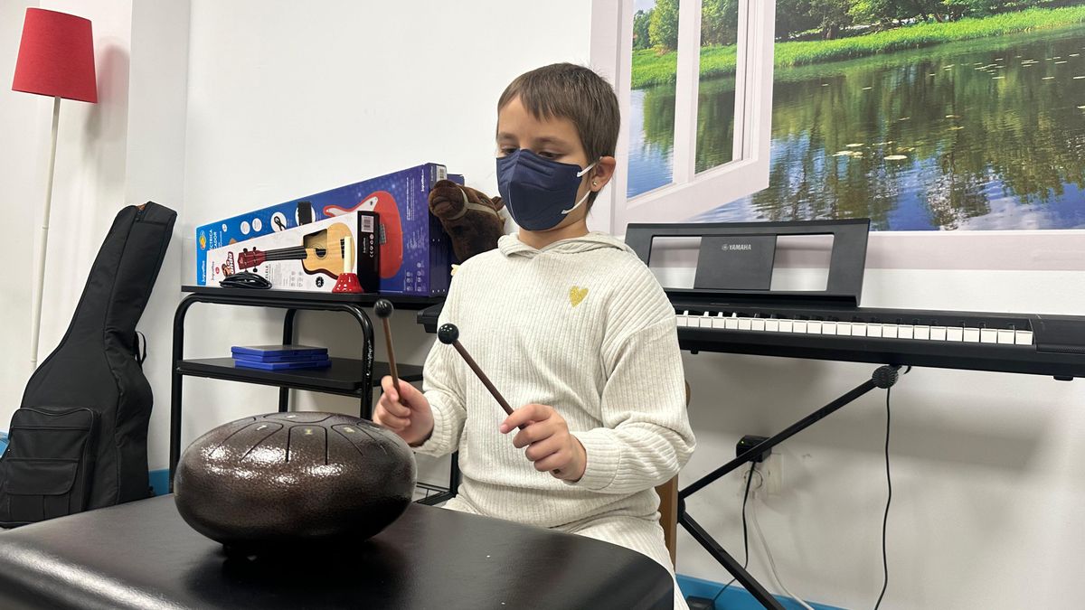 Sesión de musicoterapia en ASPANOA