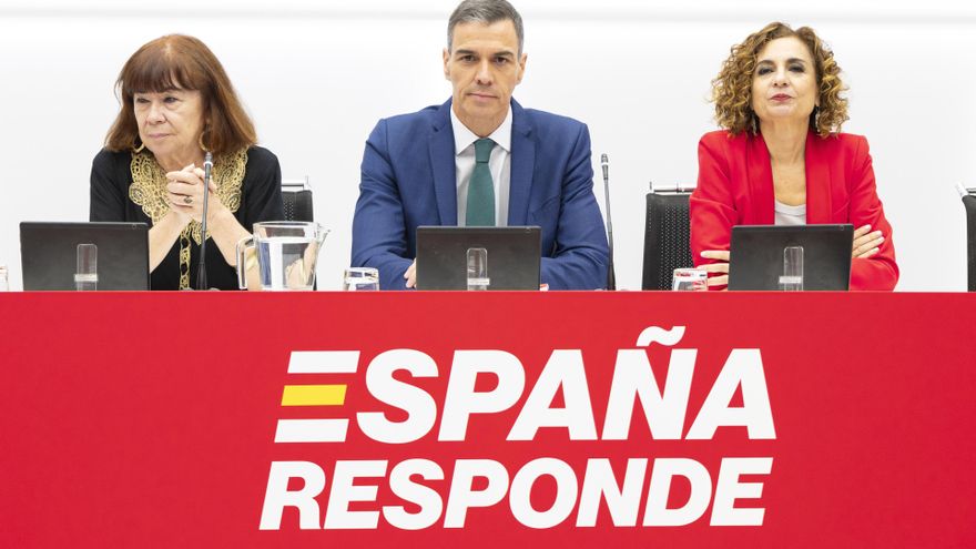 Sánchez: "Delivering the country's reins to PP and Vox would be a tremendous irresponsibility"