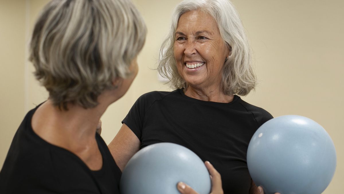 Una nutricionista aclara por qué se altera el peso durante la menopausia: "La sensación de hambre cambia”