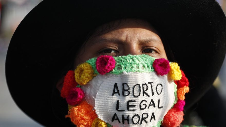 Activistas y colectivos exigen el "aborto legal, seguro y gratuito" en Perú