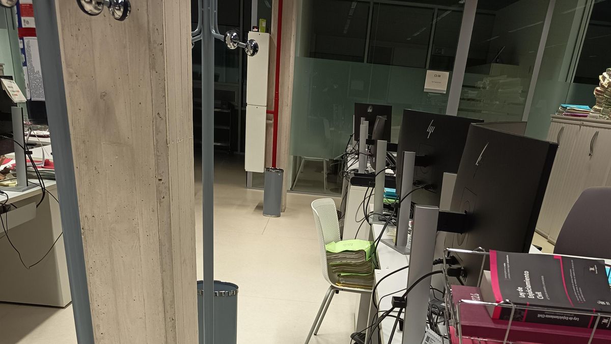 Denuncian falta de accesibilidad en el Palacio de Justicia de Logroño: "mesas y armarios que impiden el paso"