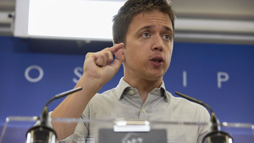 El portavoz de Más País en el Congreso, Íñigo Errejón, interviene en una rueda de prensa previa a una Junta de Portavoces, en el Congreso de los Diputados, a 24 de mayo de 2022, en Madrid (España).