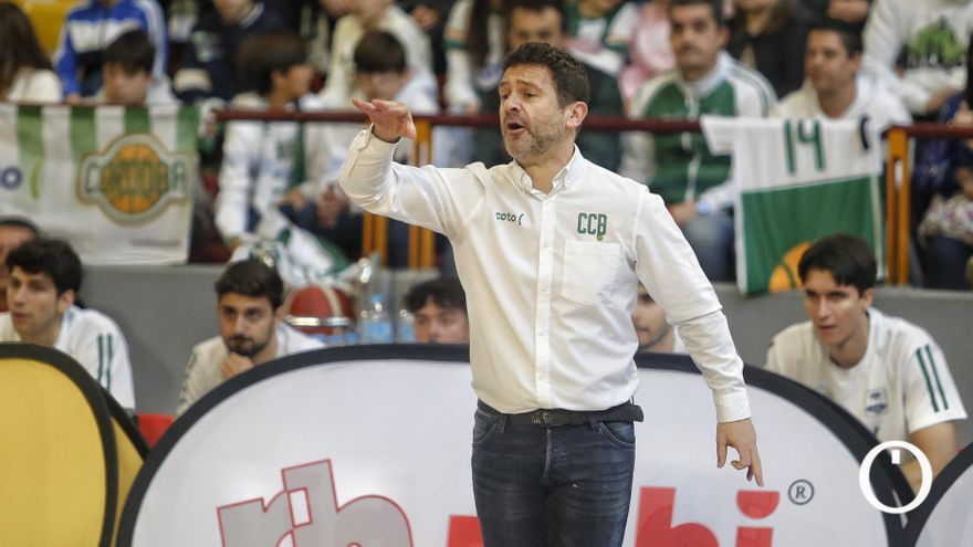 Alfredo Gálvez seguirá al frente del Córdoba CB en Segunda FEB