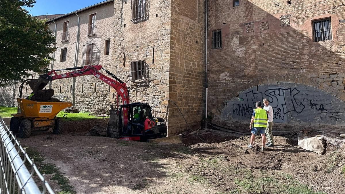 El Ayuntamiento retoma las excavaciones en la ronda del Obispo Barbazán para investigar los orígenes de la ciudad de Pamplona