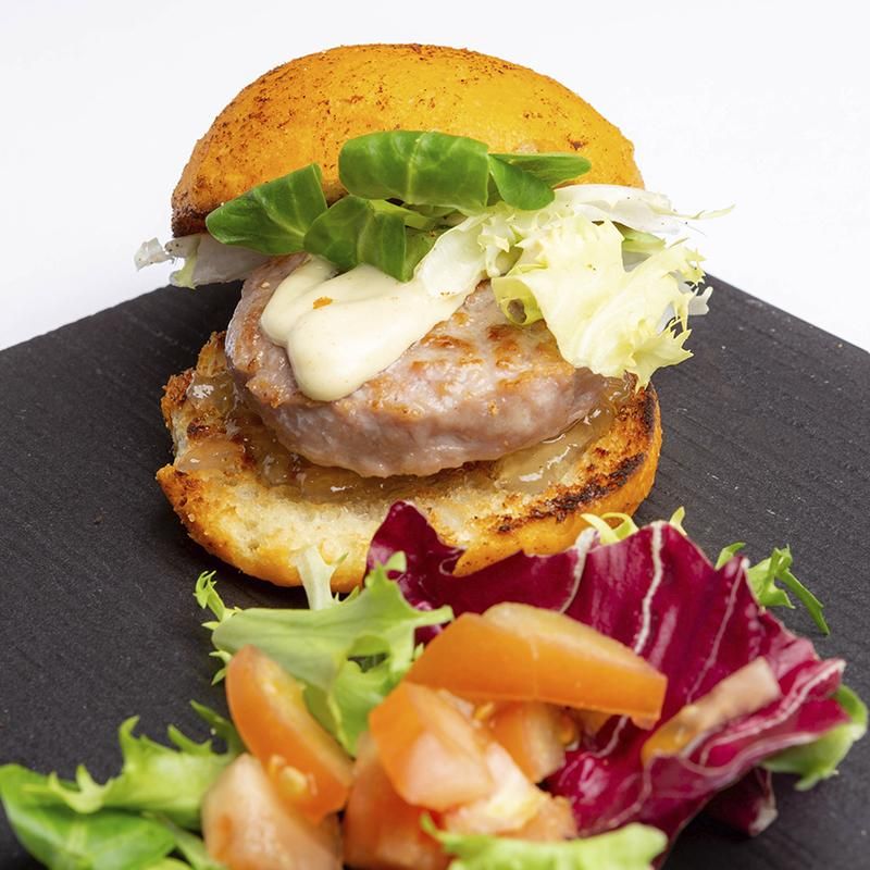 La Parada: 'Hamburguesa de cabrito lechal con pan de aove y pimentón'