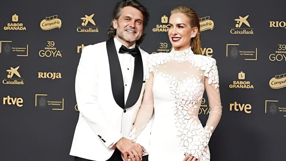 Kira Miró y Salva Reina, los dos protagonistas del Festival de Cine de Astorga, juntos en una alfombra roja.