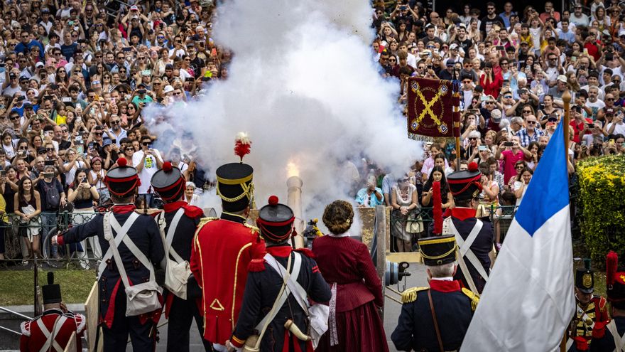 Un cañonazo solidario y festivo enciende la mecha de la Semana Grande de San Sebastián