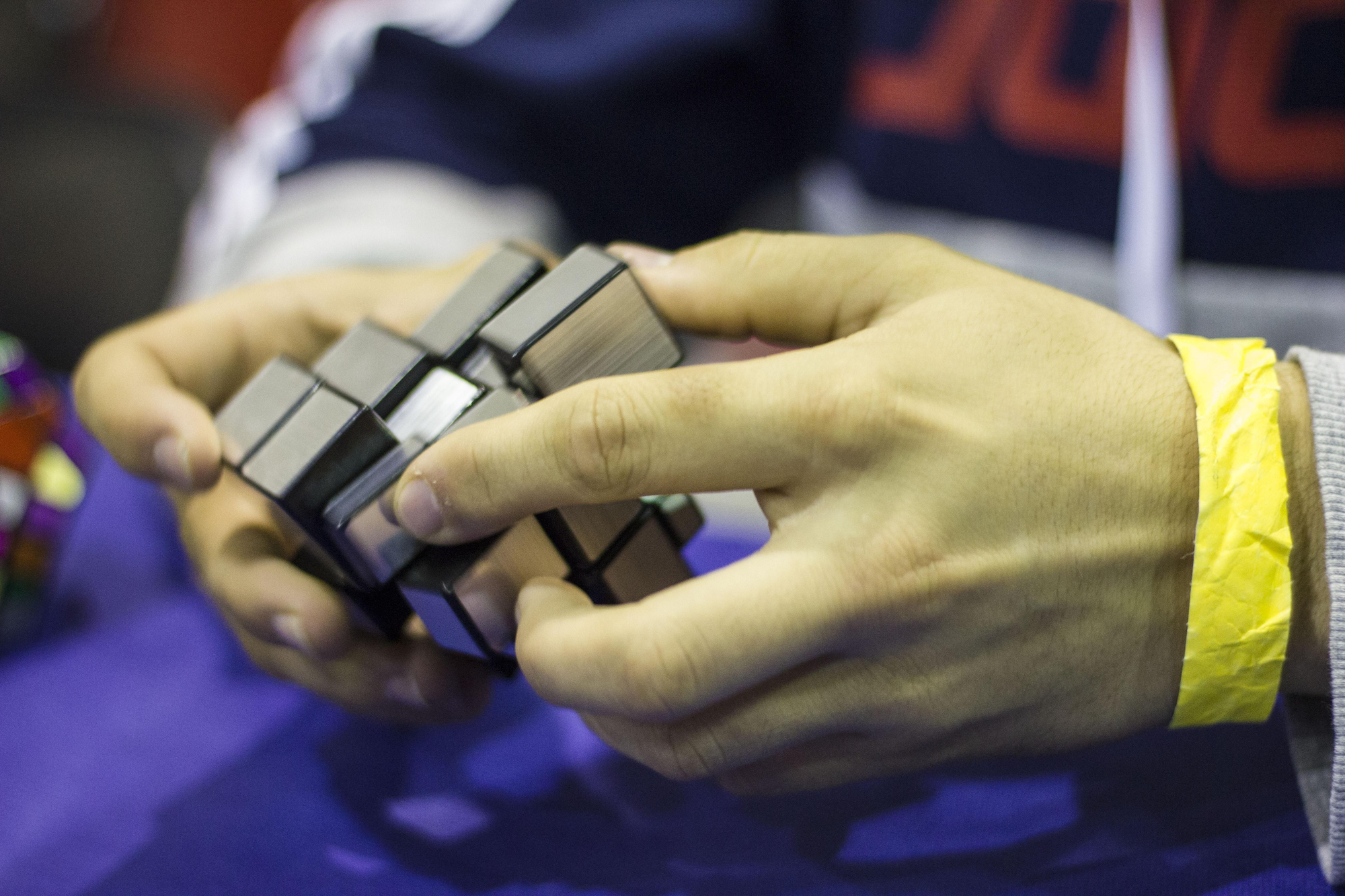 Los juegos más clásicos también han tenido su protagonismo (torneo de cubo de Rubik)