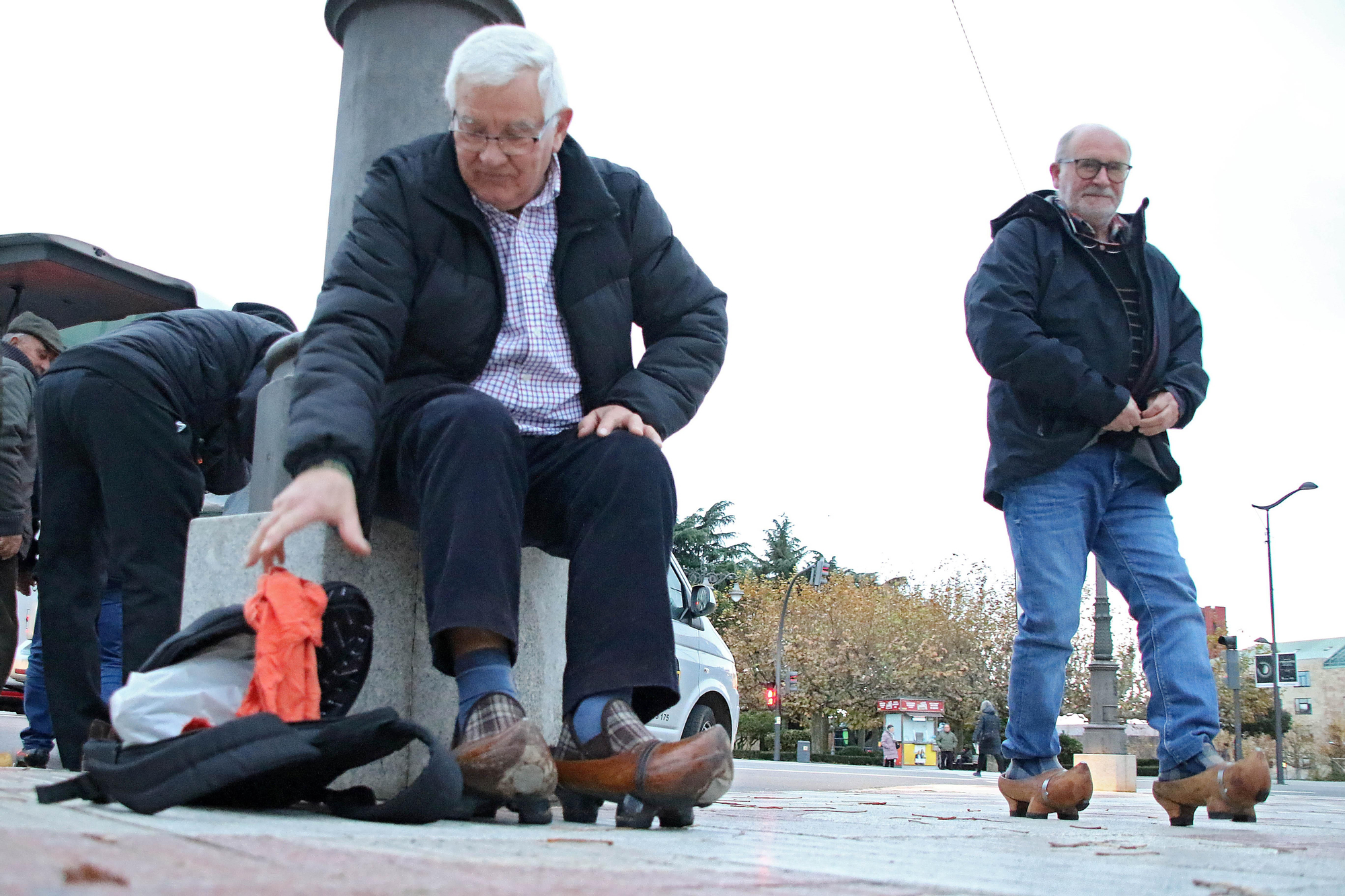 Con madreñas y a lo loco por el centro de León