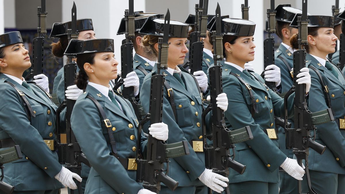 Varias guardias civiles durante el acto conmemorativo del 181º aniversario de la fundación de la Guardia Civil celebrado este martes