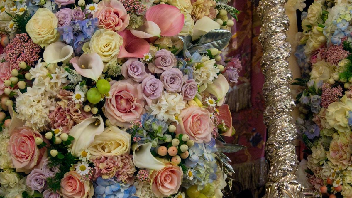 Exorno floral inspirado en los fanales de conventos de la Virgen de las Angustias de Los Gitanos
