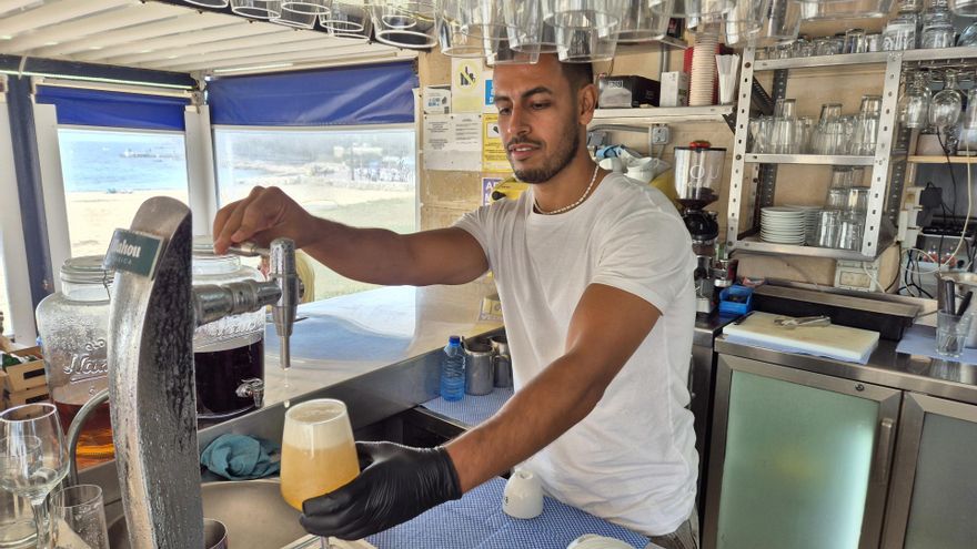 España bate un nuevo récord de empleo con 21,8 millones de trabajadores y el paro baja de los 2,5 millones de personas