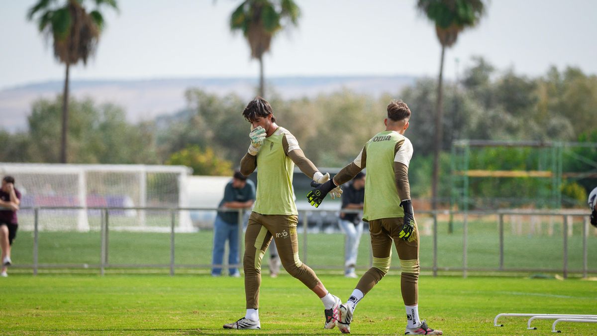 Iker Álvarez, durante el entrenamiento del Córdoba CF este domingo
