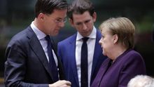 El primer ministro de Países Bajos, Mark Rutte; el canciller austriaco, Sebastian Kurz; y la canciller alemana, Angela Merkel, en Bruselas.