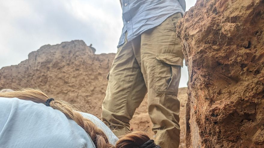 El yacimiento extremeño del Turuñuelo alumbra el altar de mármol griego más antiguo del Mediterráneo occidental
