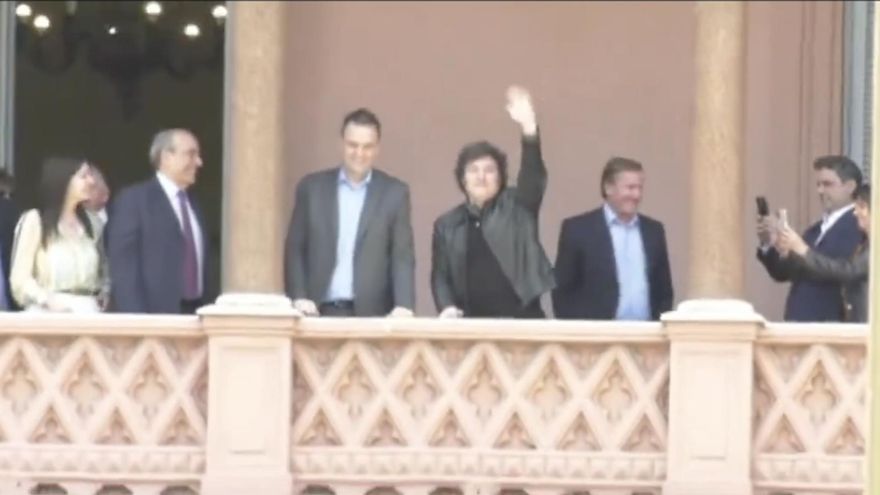 Entre fanfarrias y reclamos, Milei festeja su cumpleaños en una jornada agitada en Plaza de Mayo