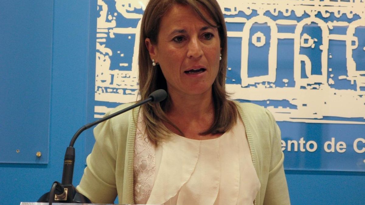 La alcaldesa de Cáceres atribuye las palabras de León de la Riva a su "humor particular sin ninguna malicia"