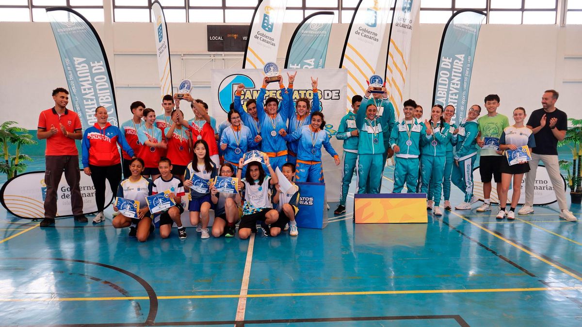 Tenerife repite el título de bádminton en los Campeonatos de Canarias en Edad Escolar